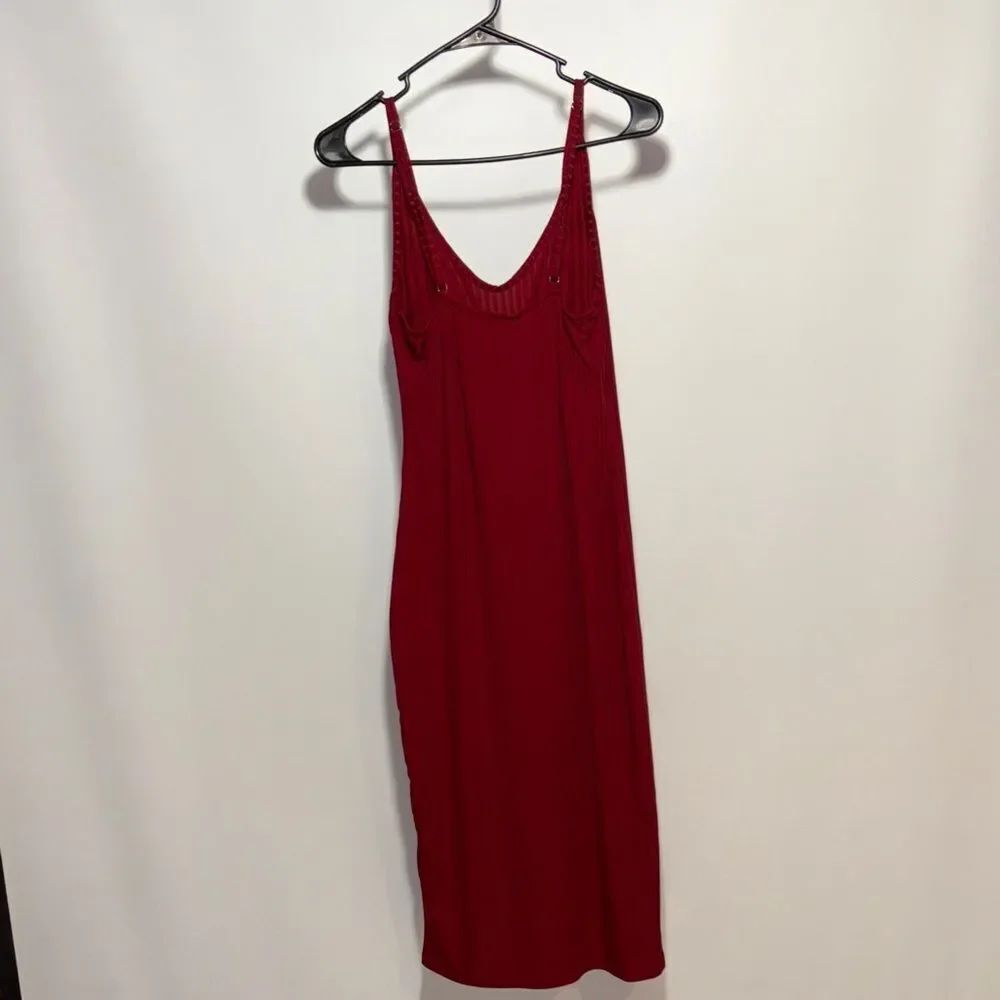 Chic Strapless Red Dress - Picture 5 of 9